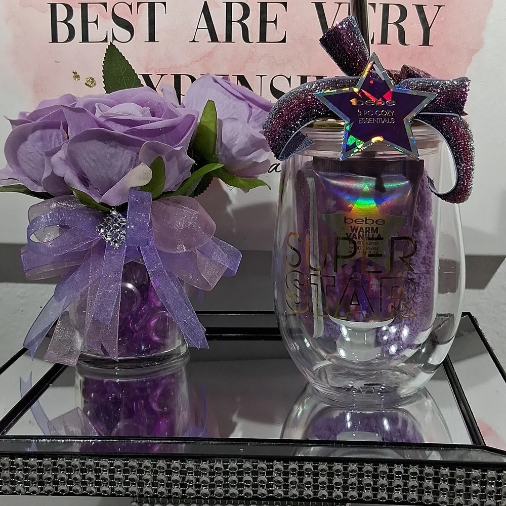 BEBE  Super Star  3 pcs and Flowers w Glass base NWT